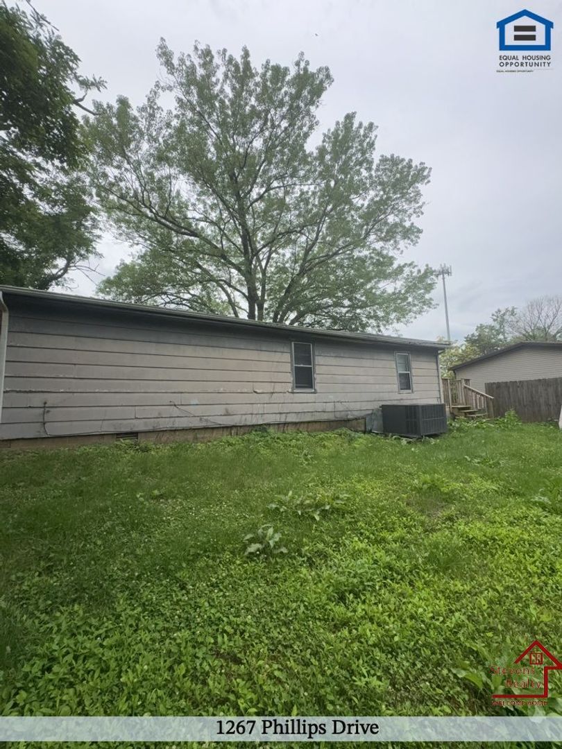 Building Photo - 1267 Phillips Dr