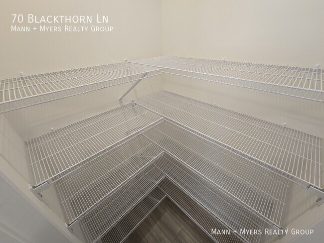 Building Photo - 70 Blackthorn Ln