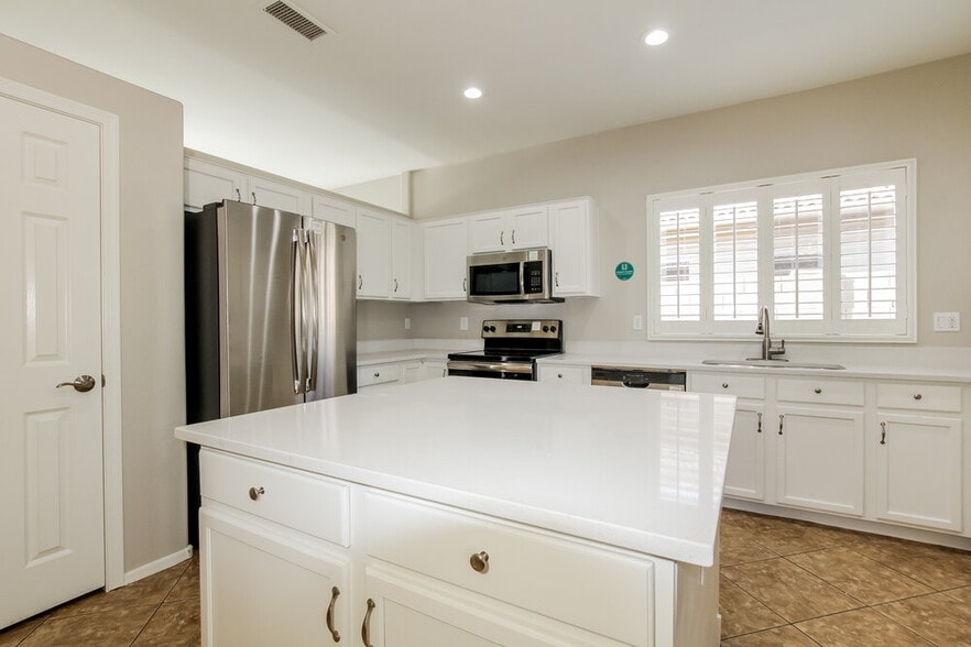 Building Photo - 1913 S 83rd Dr