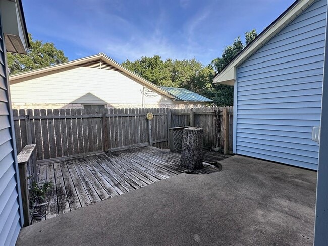 Building Photo - 110 Puna Ln