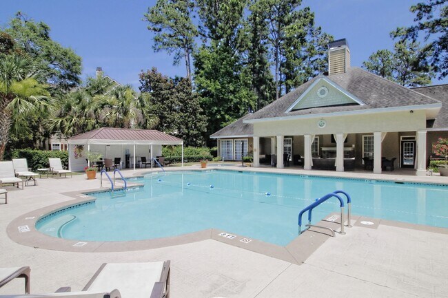 Building Photo - Amazing two bedroom 2nd Floor, Summer House Available June 19!