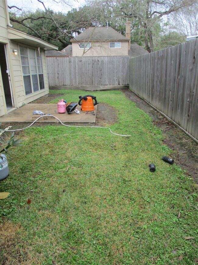 Building Photo - 10834 Sugar Hill Dr