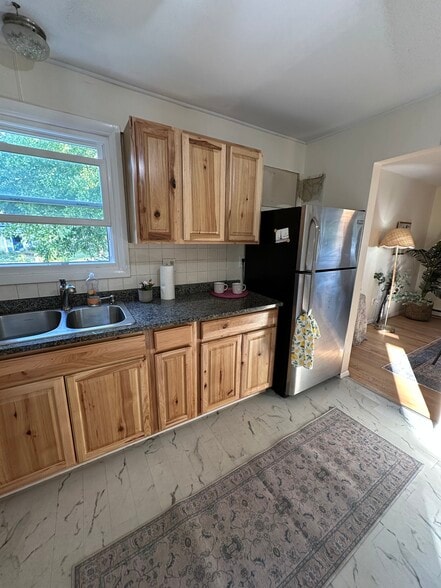 Kitchen - 91 Faith St