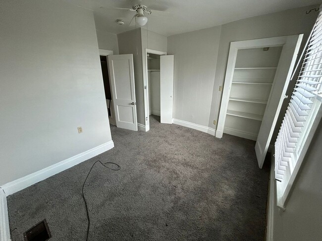 Building Photo - Newly Renovated 2 Bedroom 1.5 Bath in Dorm...