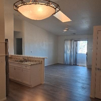 Building Photo - 985 E Mingus Ave