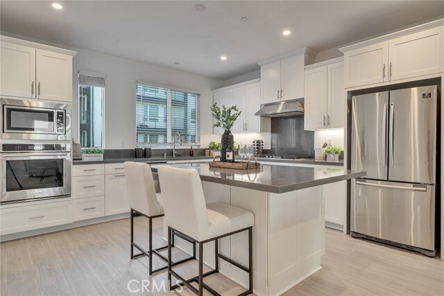 Building Photo - 120 Schick