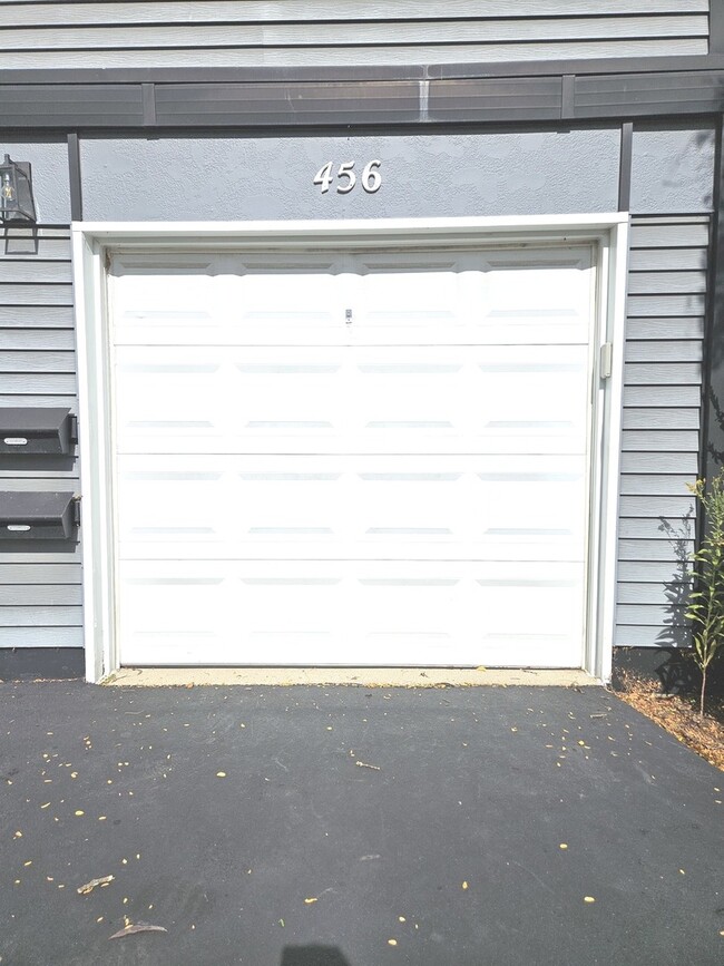 Building Photo - 456 W Inverrary Ln