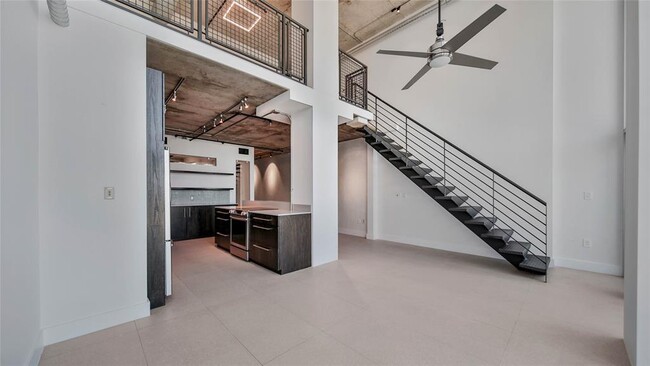 Building Photo - 2000 Bagby St