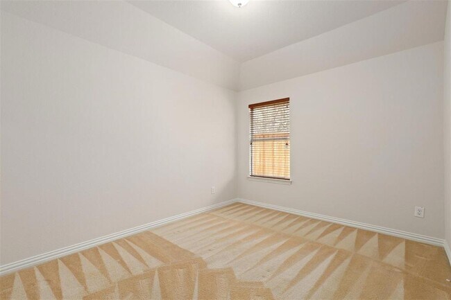 Building Photo - 115 Bird Creek Dr