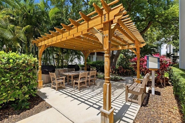 Building Photo - 946 Highland Ave