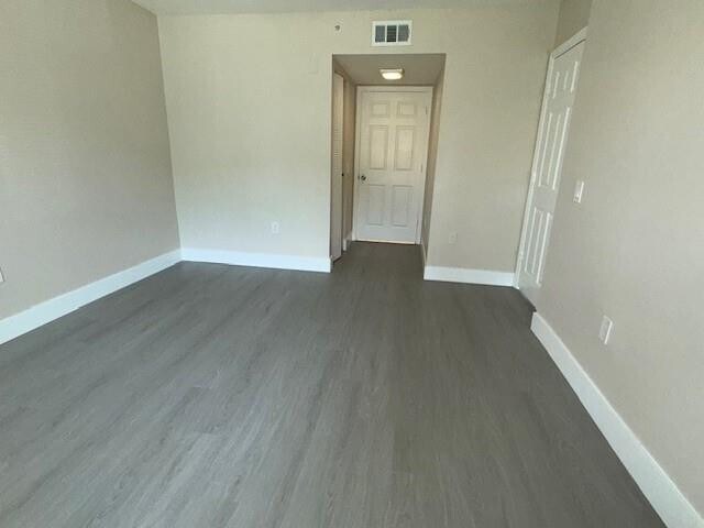 Building Photo - 1105 Villa Cir