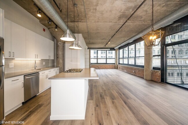 Building Photo - 130 S Canal St