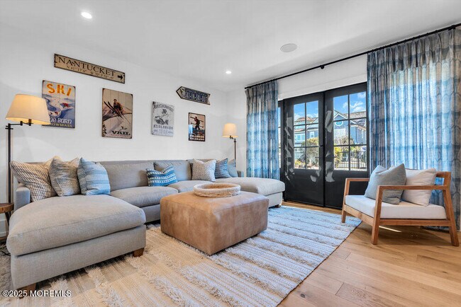 Building Photo - 802 1st Ave