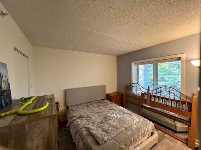 Building Photo - 4310 Dolphin Ave