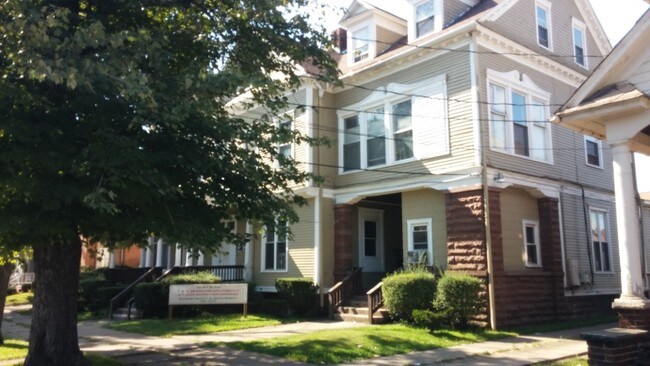 Primary Photo - 324 W 9th St