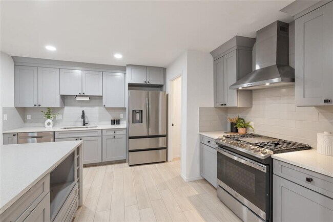 Building Photo - 6809 Lunar Dr