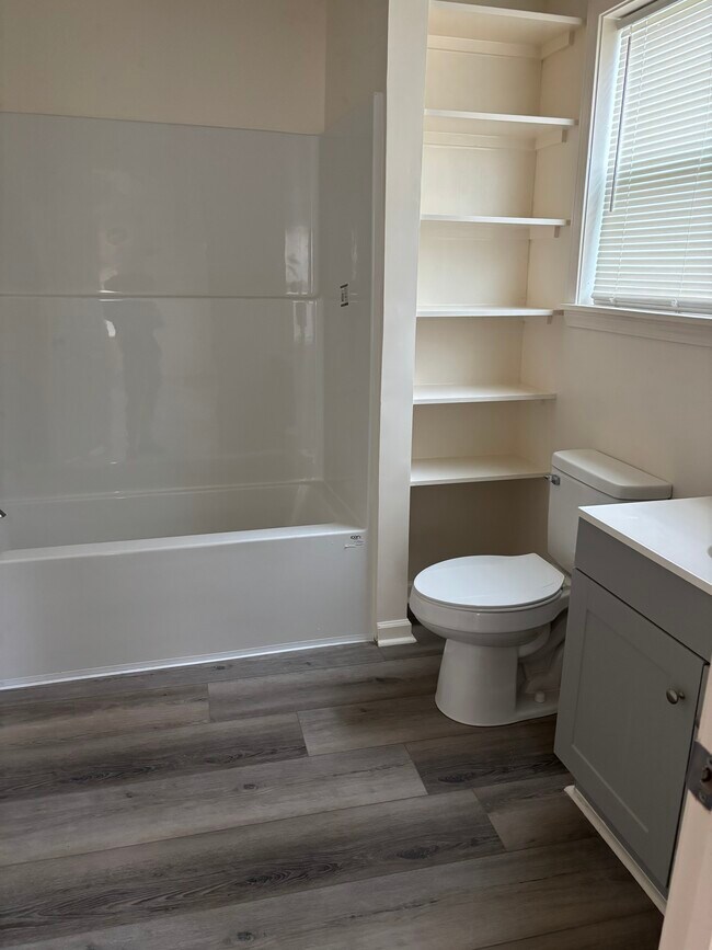 Building Photo - 2520