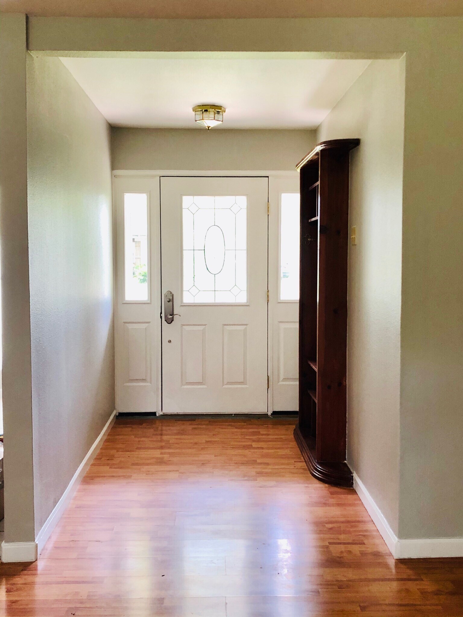 Spacious foyer - 343 Huntington Dr