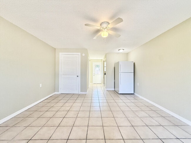 Building Photo - 3405 Palm Dr