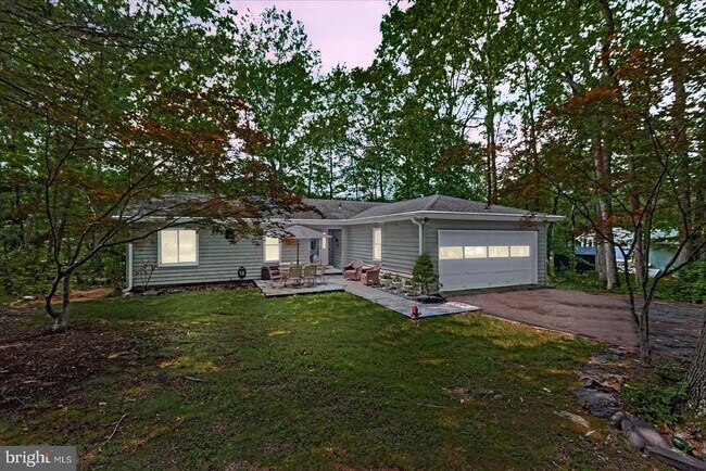 Building Photo - 137 Eagle Ct