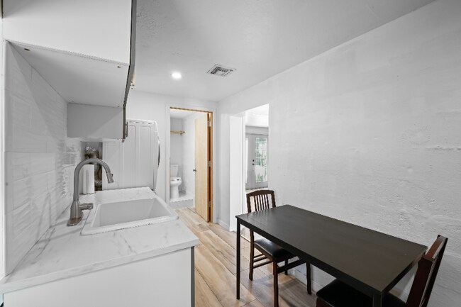 Building Photo - 3355 SW 22nd St