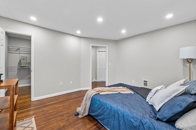 Building Photo - 78 E Maltbie Ave