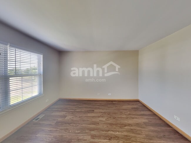 Building Photo - 1007 Angelica Cir