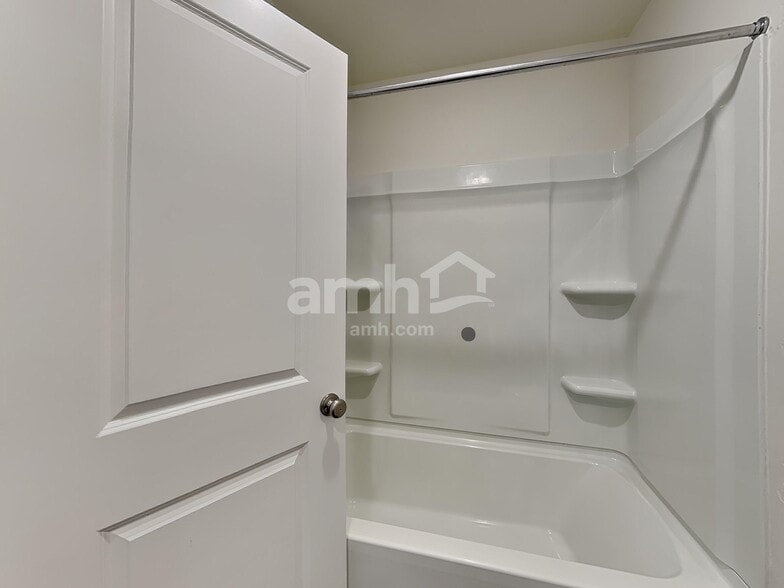 Building Photo - 6018 W South Jordan Pky