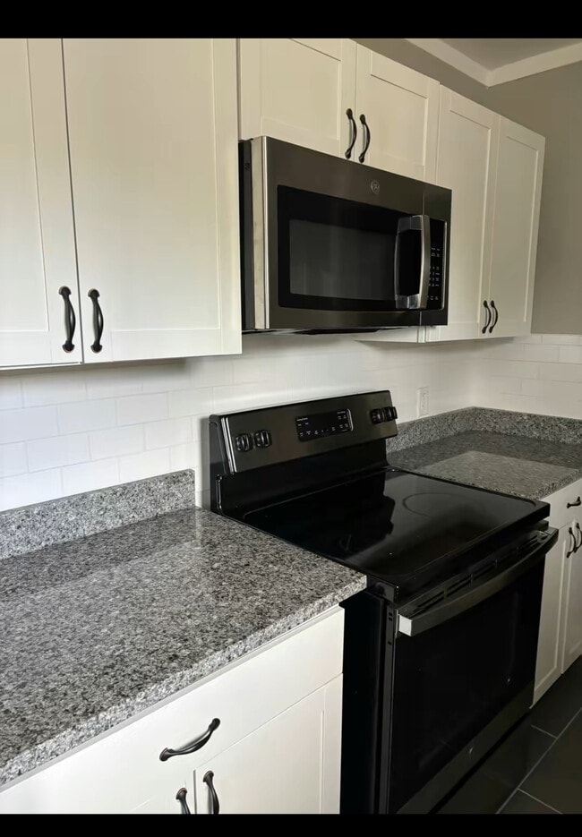 Building Photo - 469 Lytle St