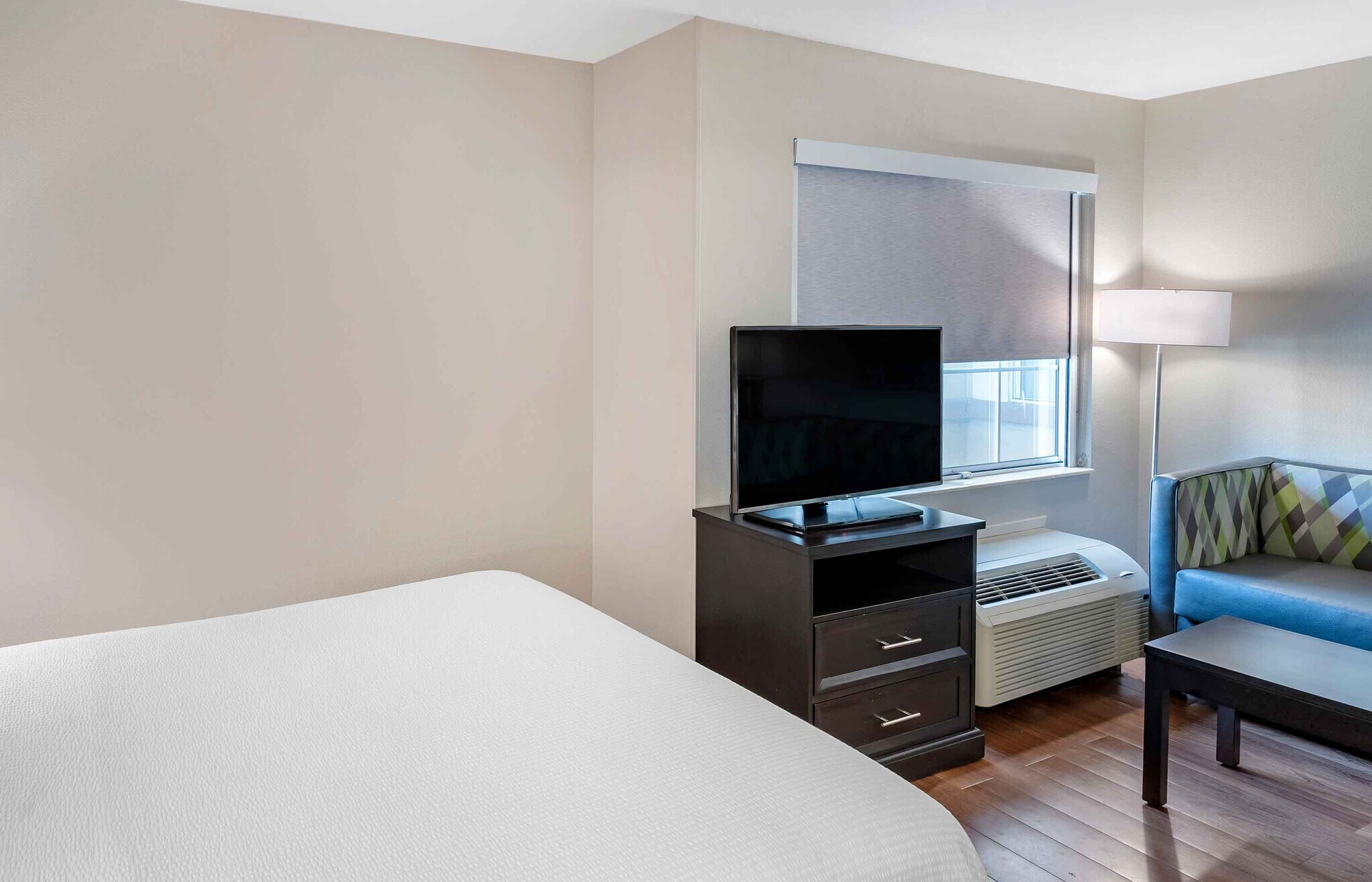 Building Photo - Furnished Studio-San Jose - Airport