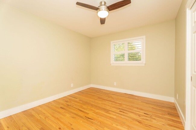 Building Photo - $500 off December for IMMEDIATE MOVE IN - ...