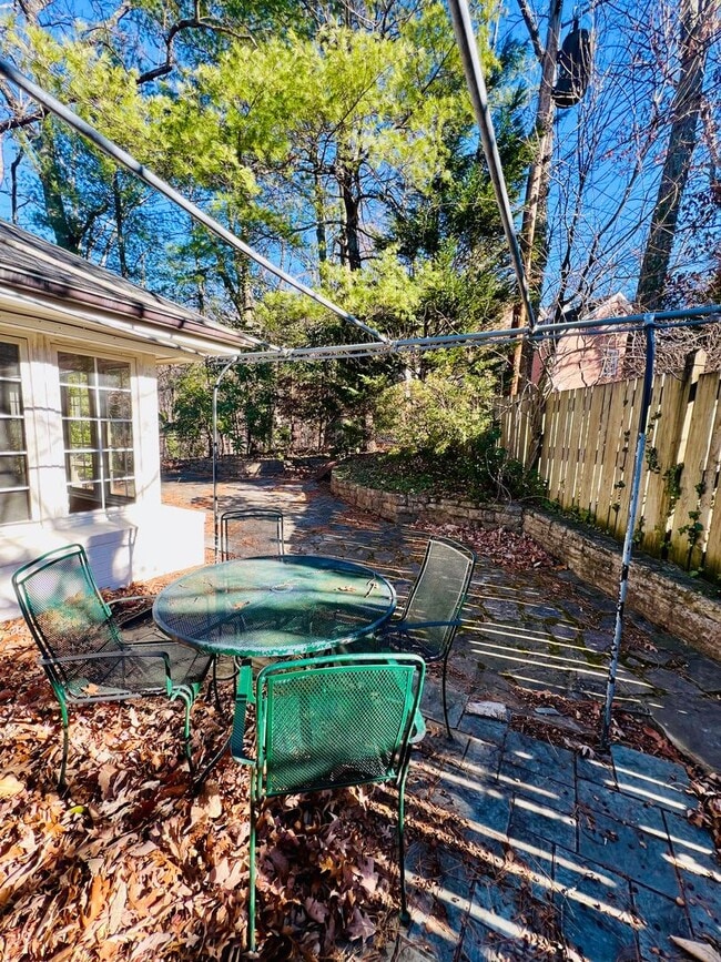 Building Photo - 3162 Stoneridge Rd SW