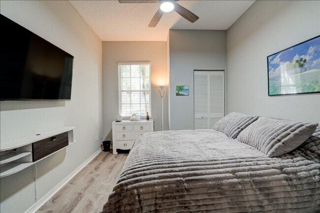 Building Photo - 10173 Andover Coach Cir