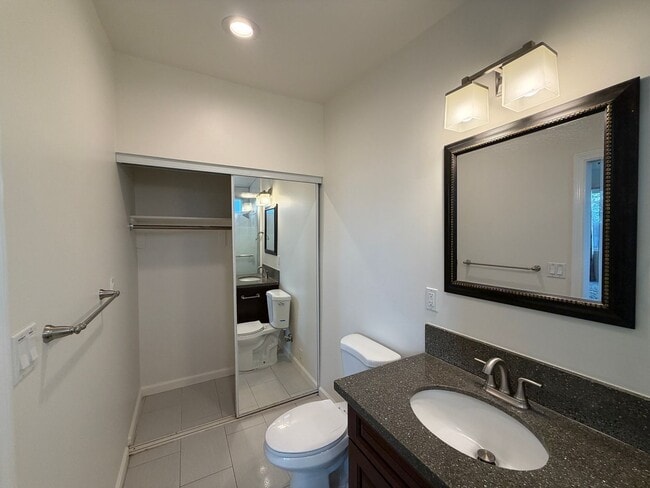 Building Photo - 3346 Kanaina Ave