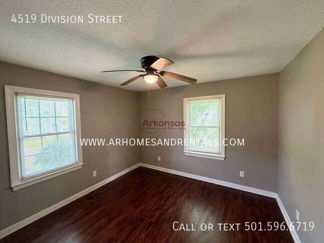 Building Photo - 4519 Division St