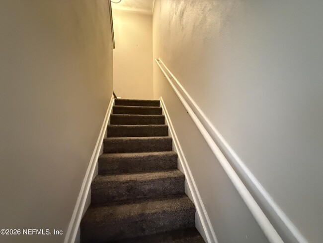 Building Photo - 1590 Vineland Cir