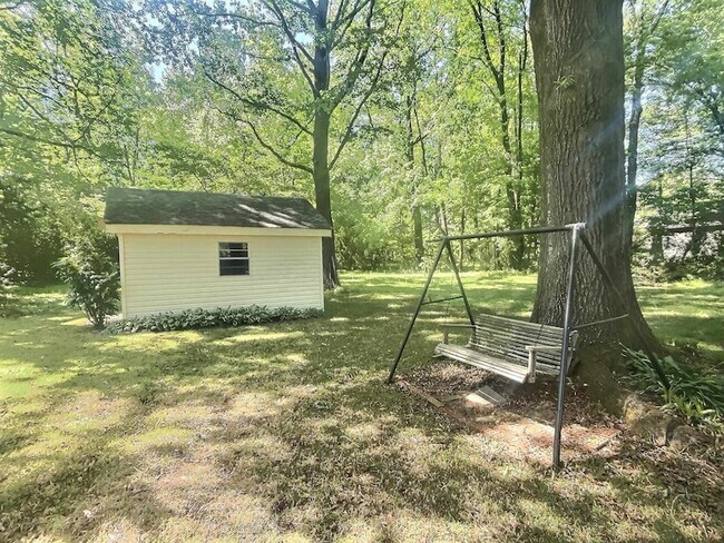 Building Photo - 335 Alexander Cove