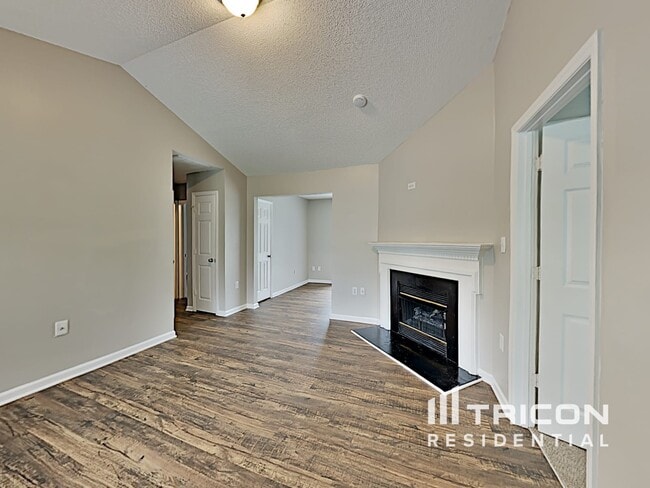 Building Photo - 6530 Lynmont Dr