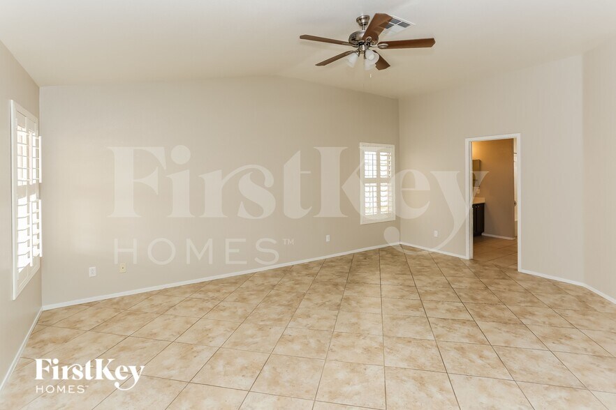 Building Photo - 4933 Glenarden Dr