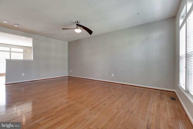 Building Photo - 1739 Theale Way
