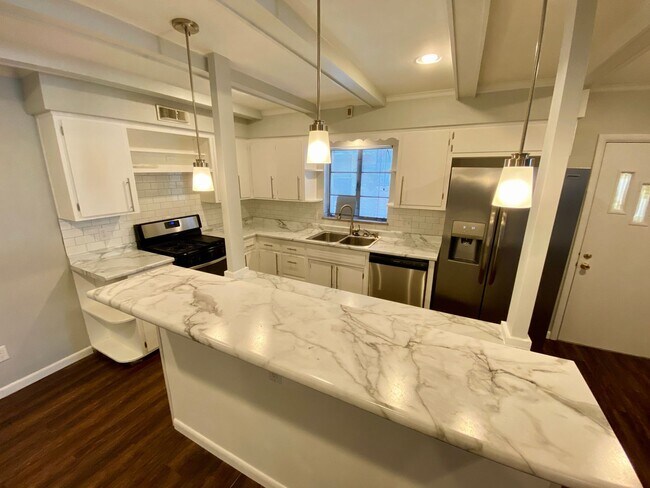 Building Photo - Remodeled Westgate Home with Attached Prof...