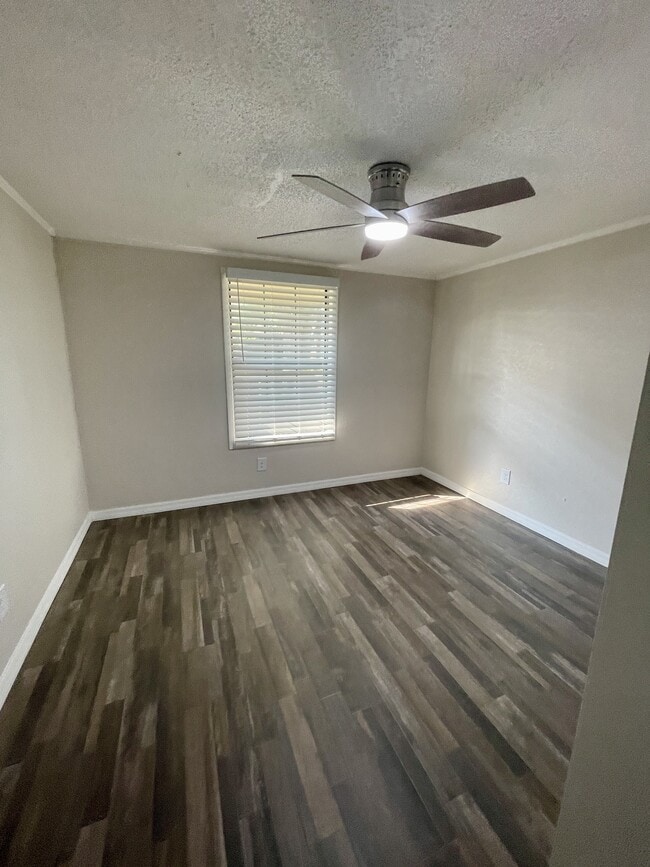 Building Photo - Camellia Court Apartments