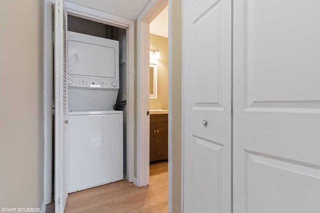 Building Photo - 1515 N Windsor Dr