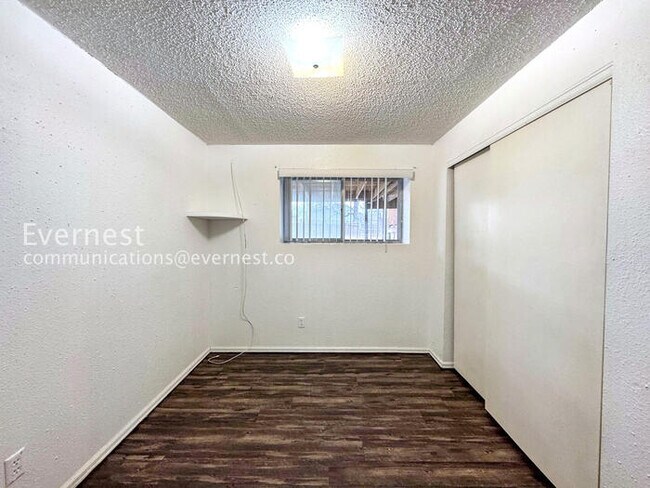 Building Photo - 3 Bed/2 Bath Home with Garage & Fenced Yard