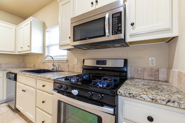 Building Photo - Beautiful 3 Bedroom, 2.5 Bath Home in Jenks