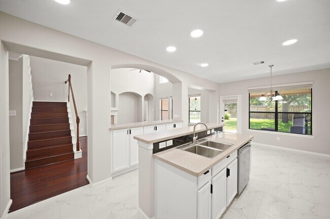 Building Photo - 714 Coggins Point Way