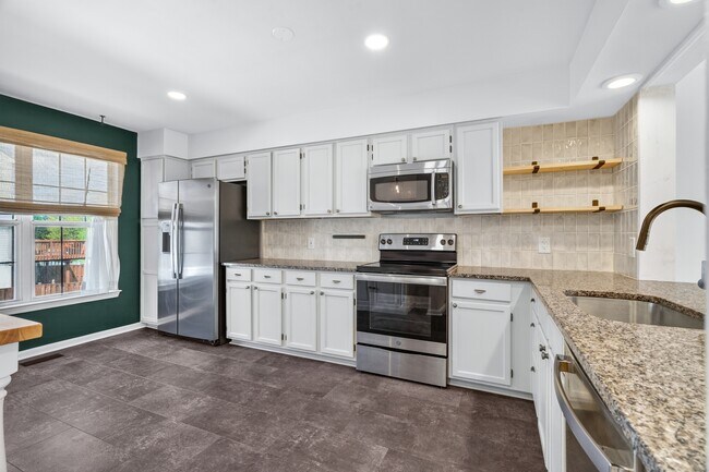 Building Photo - 7123 Gresham Ct W