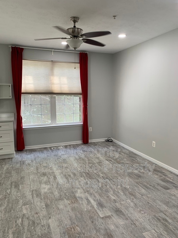 Building Photo - 303 Rustic Ct