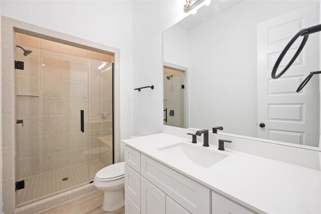 Building Photo - 5322 Rue