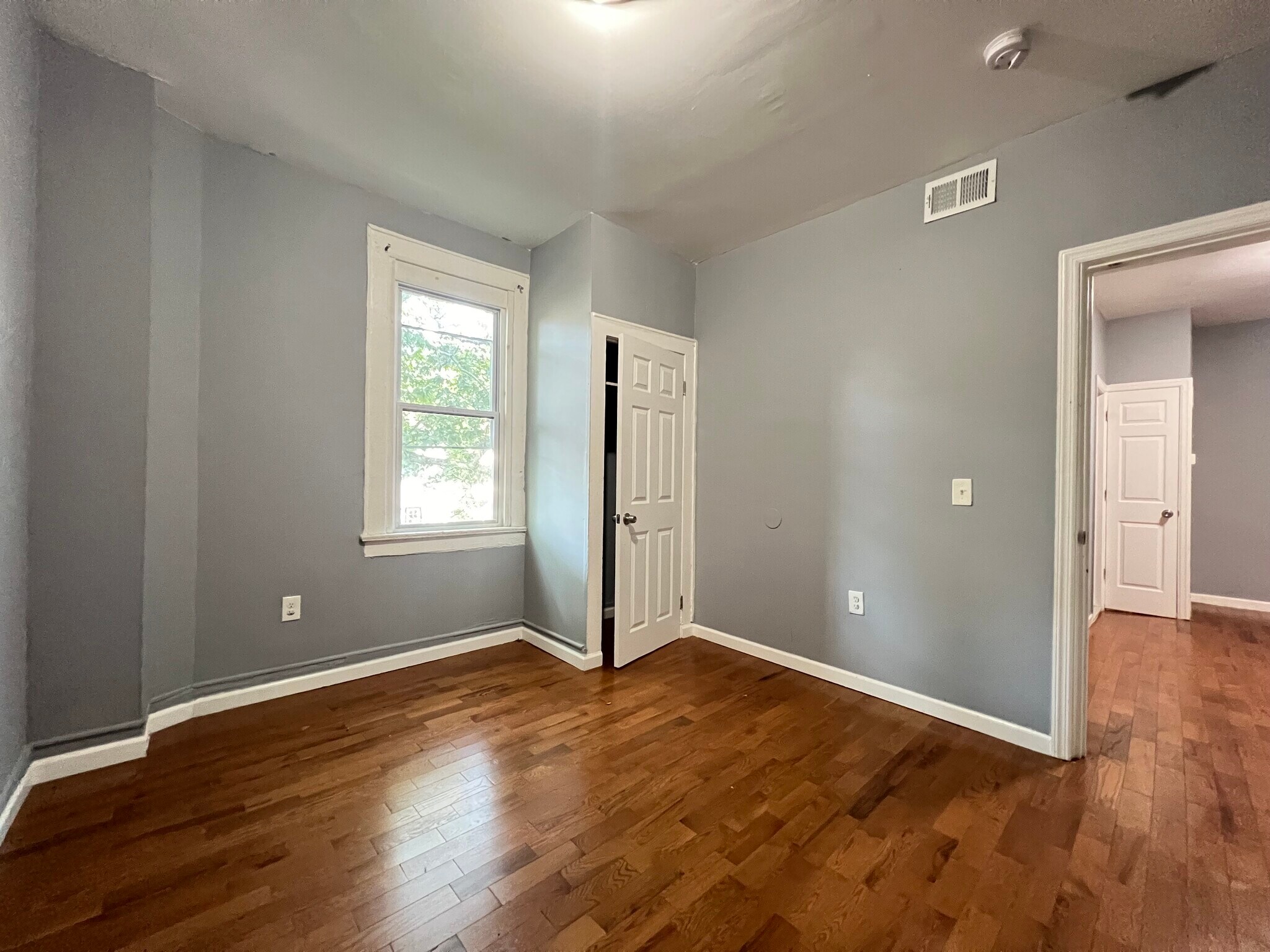 Unit 8 - 300 Lyons Ave